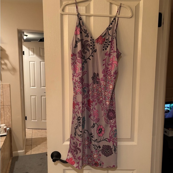 Beautiful Natori chemise/nightgown with matching robe - Picture 4 of 5